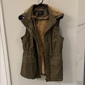 Love Tree Khaki Utility Vest with Fleece Lining and detachable hood